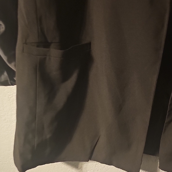 Classic Black Women's Blazer - Picture 4 of 6